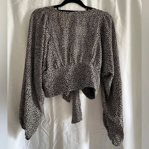 Princess Polly Crop Tie Blouse - Black / White - Picture 3 of 3